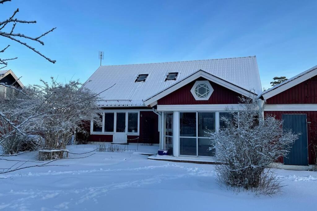 Familjevaenligt Hus Naera Isaberg! Villa Hestra Exterior photo