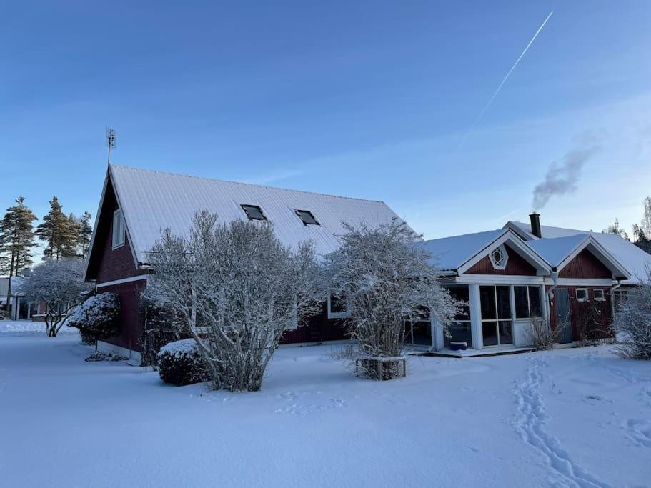 Familjevaenligt Hus Naera Isaberg! Villa Hestra Exterior photo